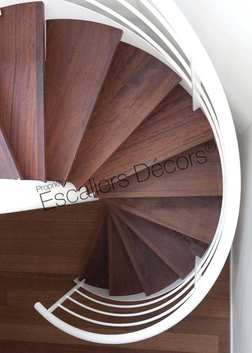 Photo DH92 - Escalier d'intérieur en colimaçon, métal et bois pour une décoration type loft design et contemporaine. Vue 3